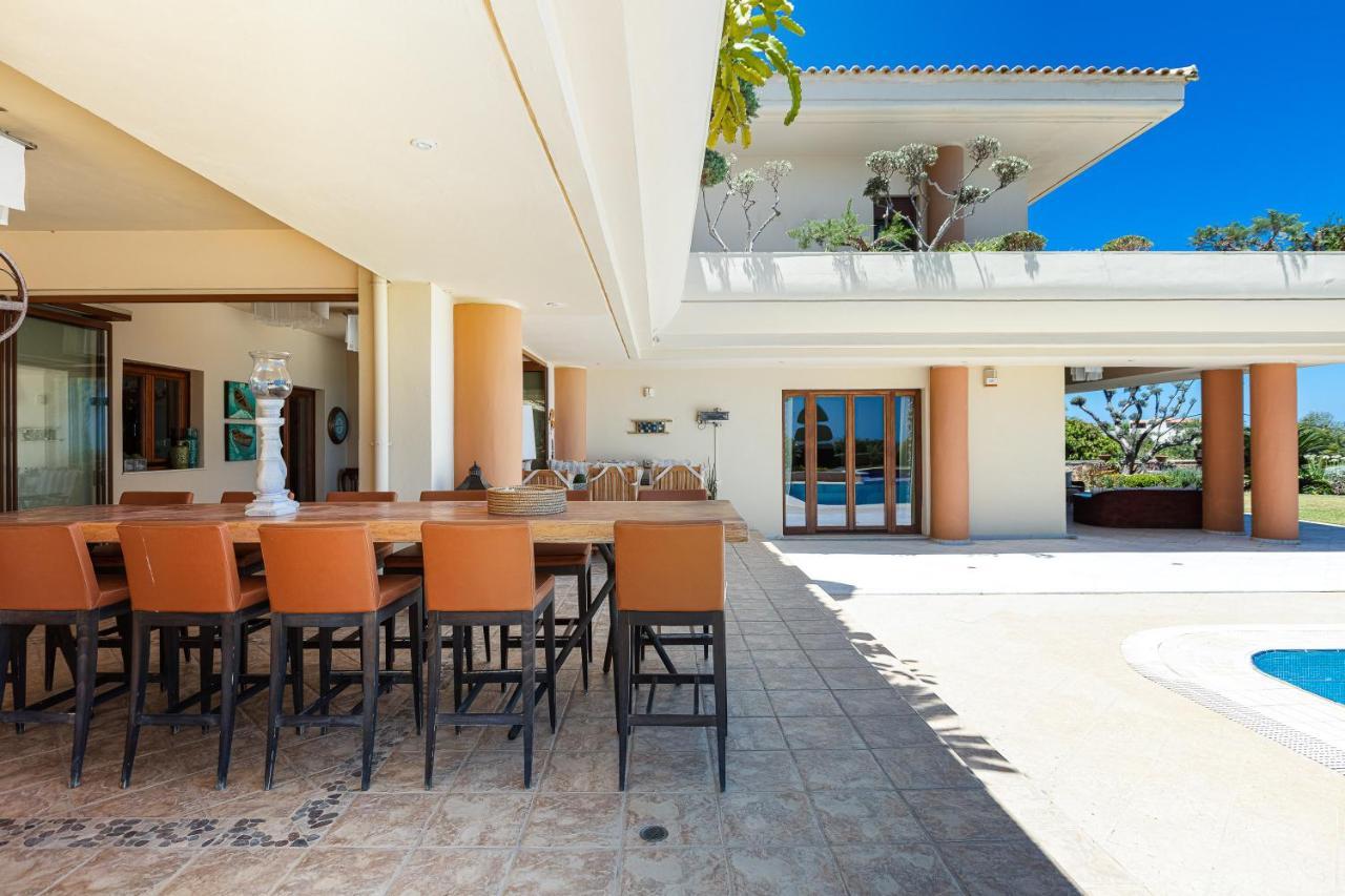 Palm Hill Villa, Royal Retreat, By Thinkvilla *