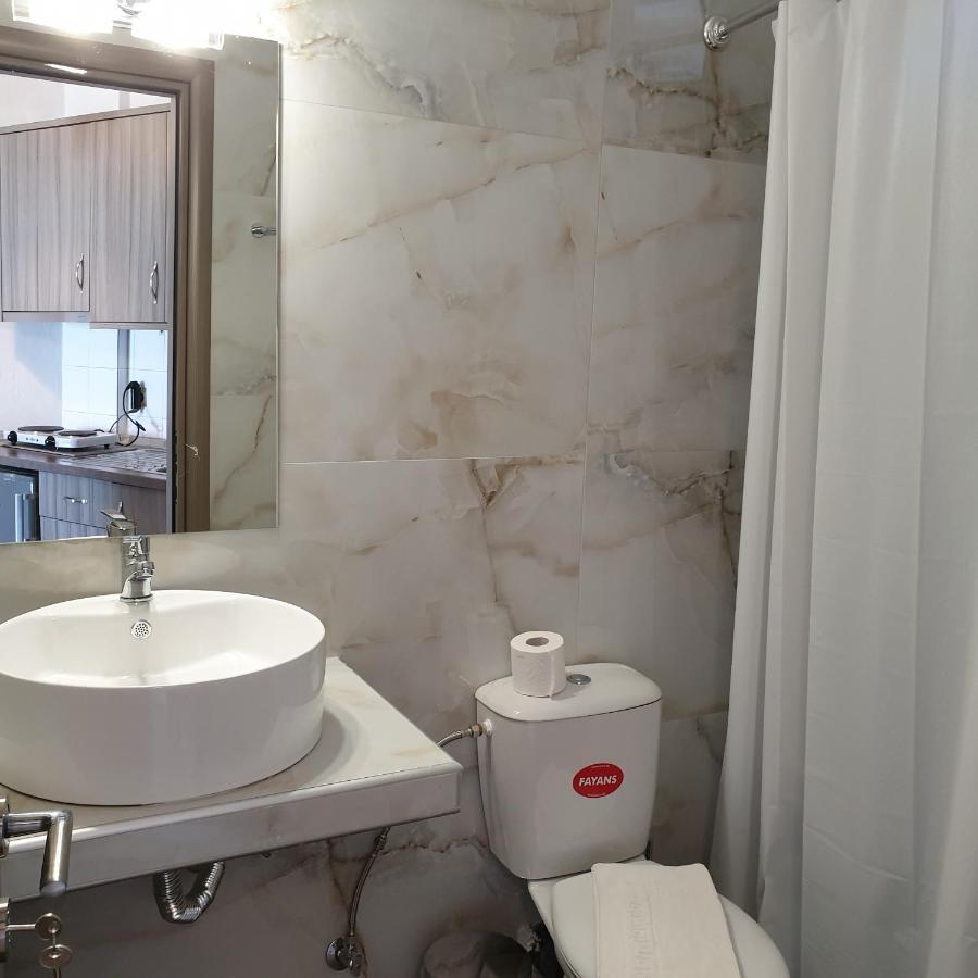 Amparoudes Apartment *