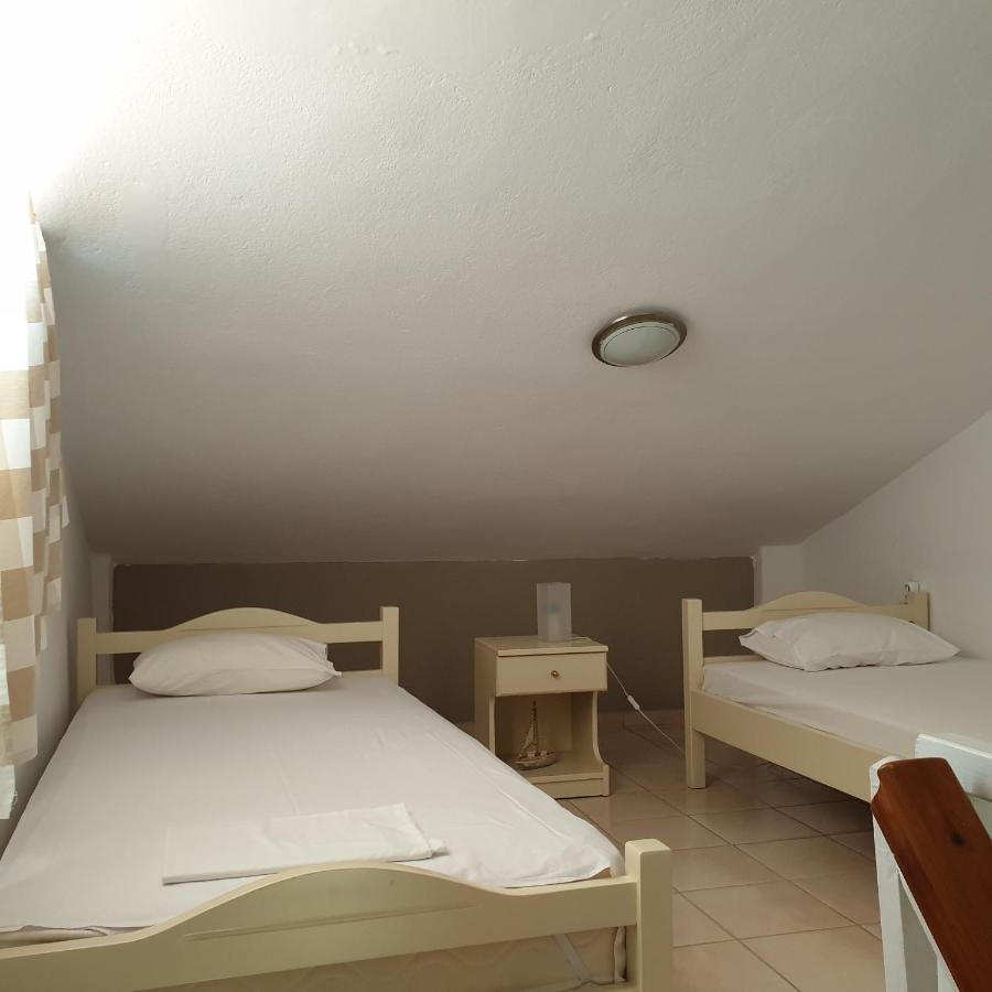 Amparoudes Apartment *