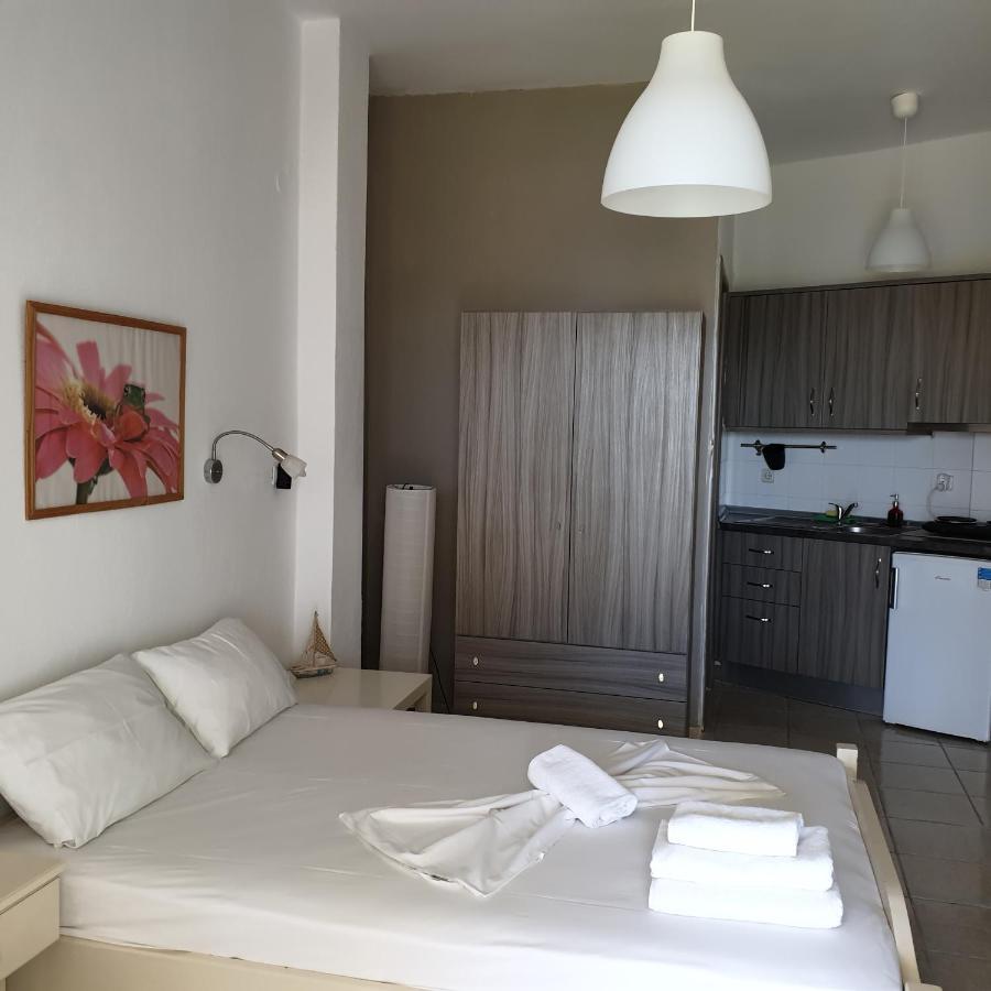 Apartment Amparoudes *