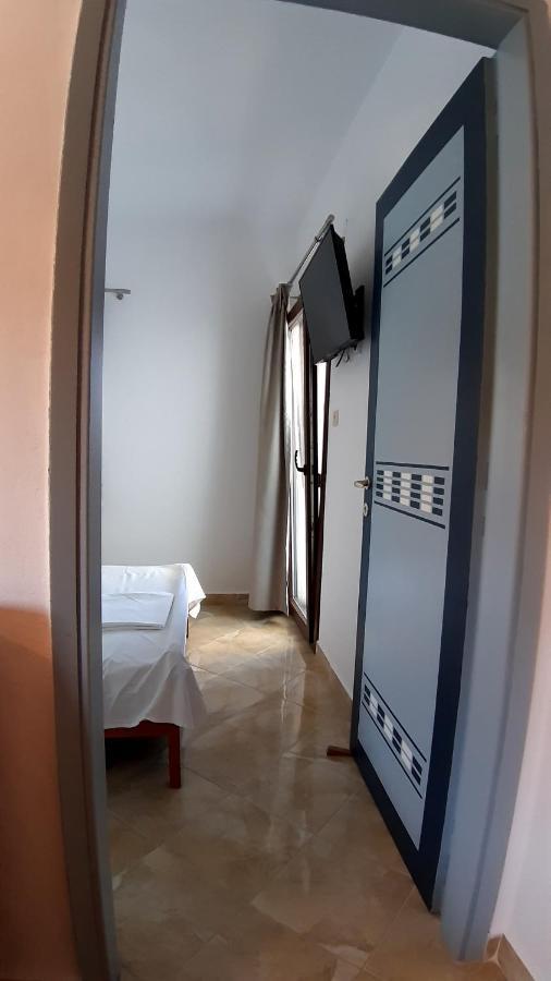 House Anna Houhlia