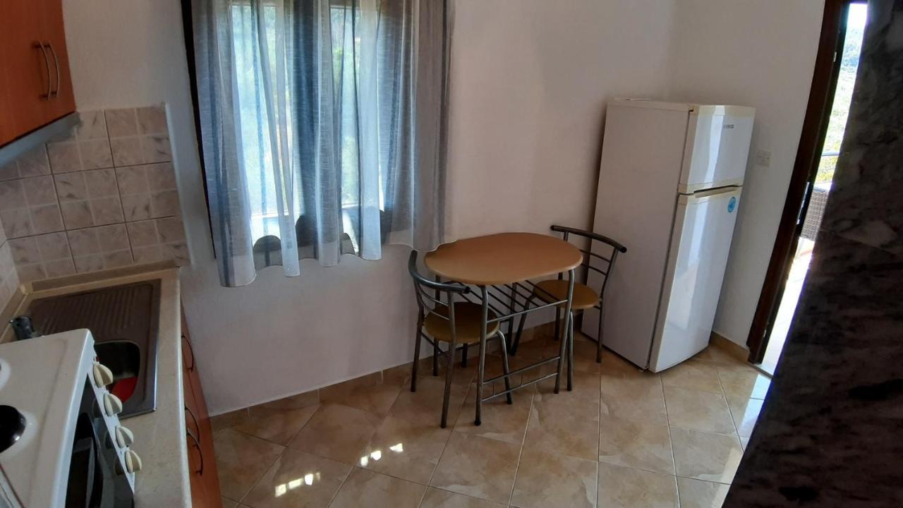 House Anna Houhlia