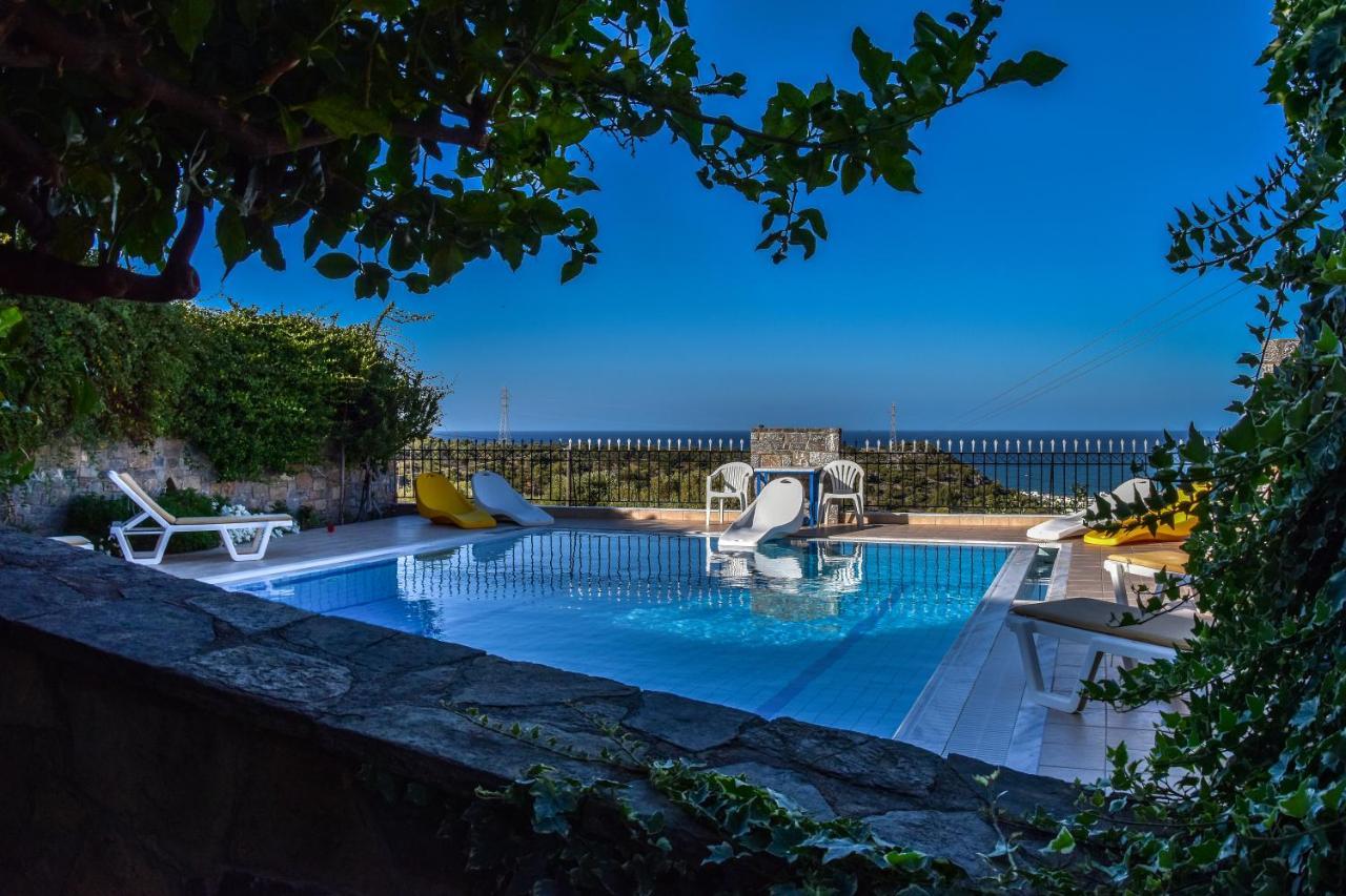 Anixiatiko Villa *