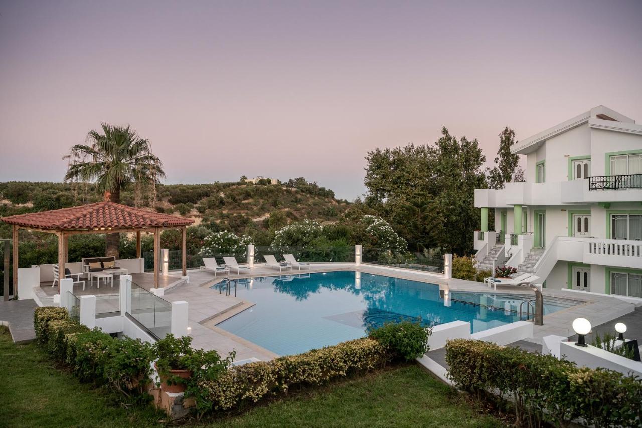Life Apartment Agia Marina (Crete)