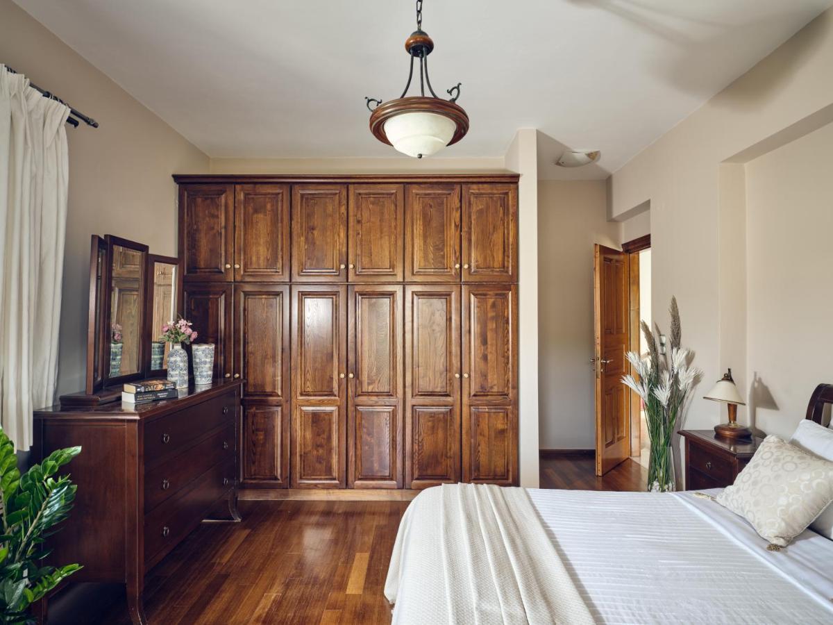 Castelletto Heated Pool Jacuzzi Villa