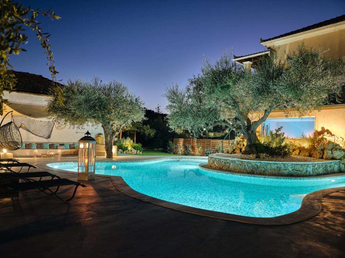 Castelletto Heated Pool Jacuzzi Villa