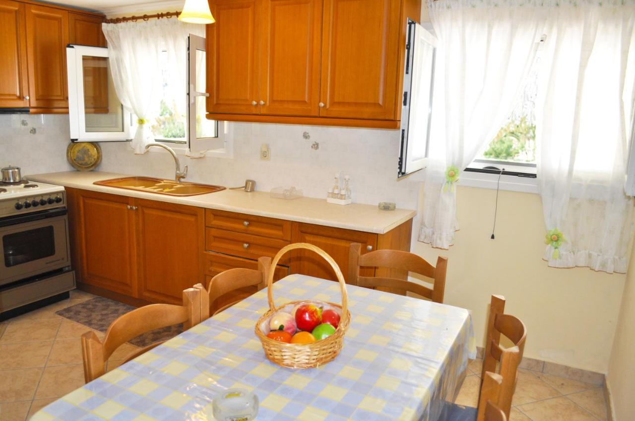 Apartment House Tolis - *