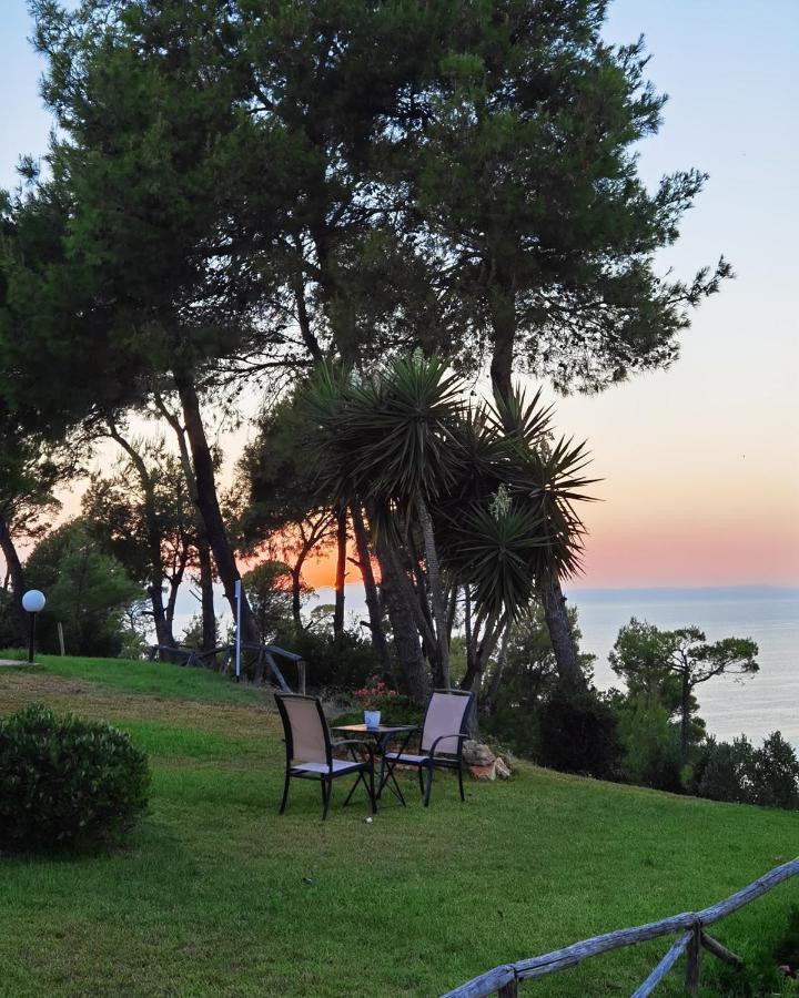 Beachside Haven, Poolside Serenity & Sunset Magic Kalandra