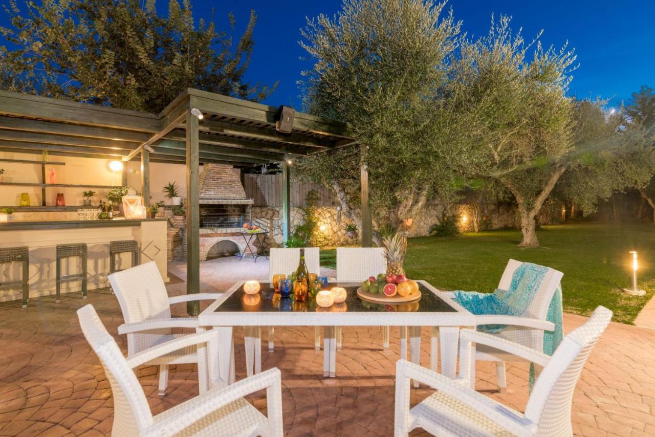 Villa Astarte Villas - Istar Villa With Tennis Court