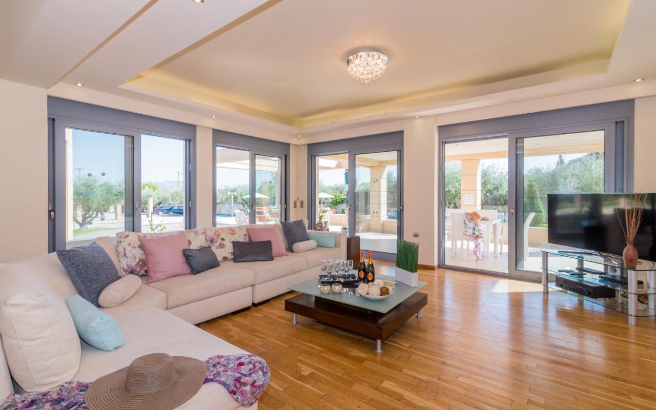Astarte Villas - Istar Villa With Tennis Court Makhairadhon