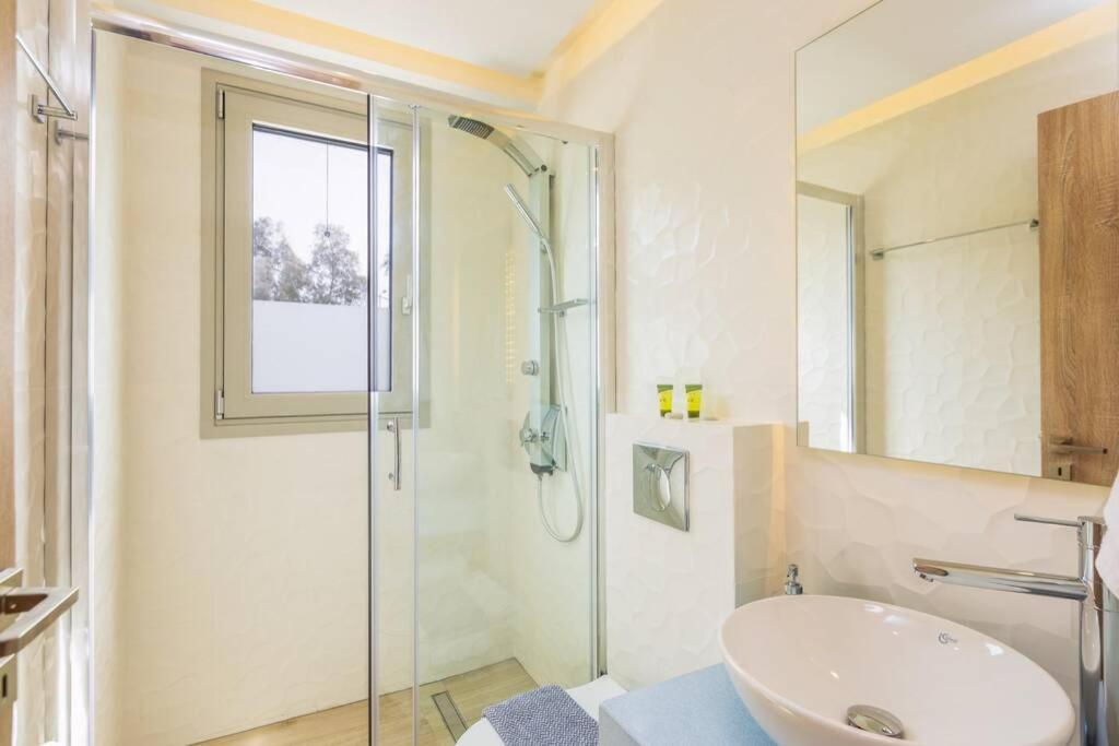 Adelhome - Sea View & Walking Distance To Beach! Adelianos Kampos