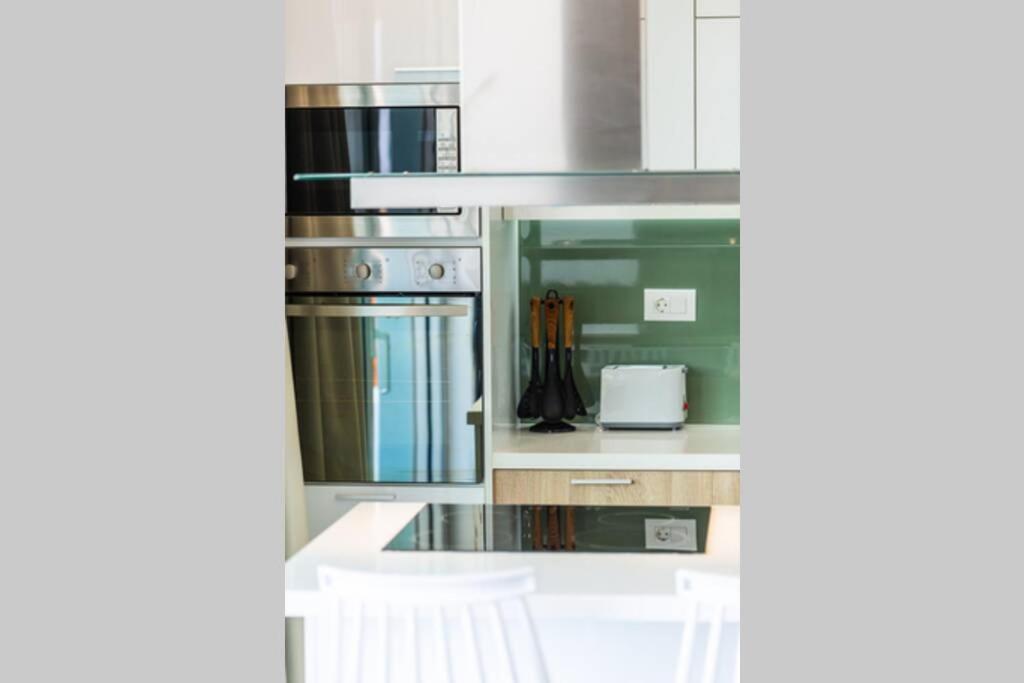 Apartment Adelhome - Sea View & Walking Distance To Beach! *