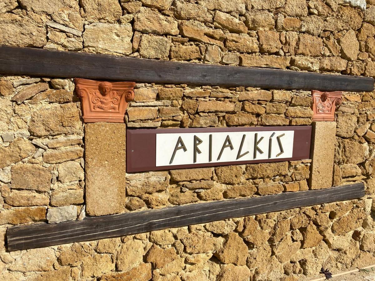 Arialkis - αριαλκίσ Villa Kondomarion