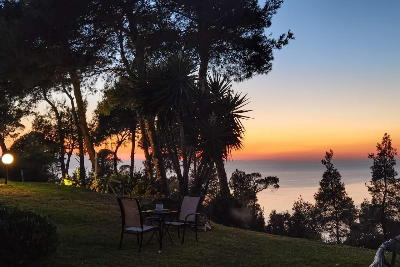 Beachside Haven, Poolside Serenity & Sunset Magic Villa