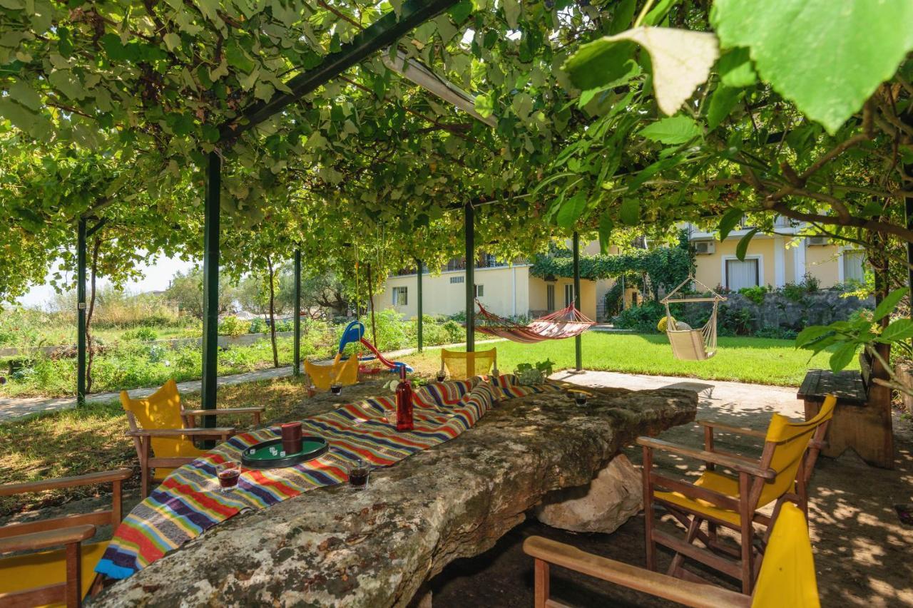 Timotheos Aparthotel