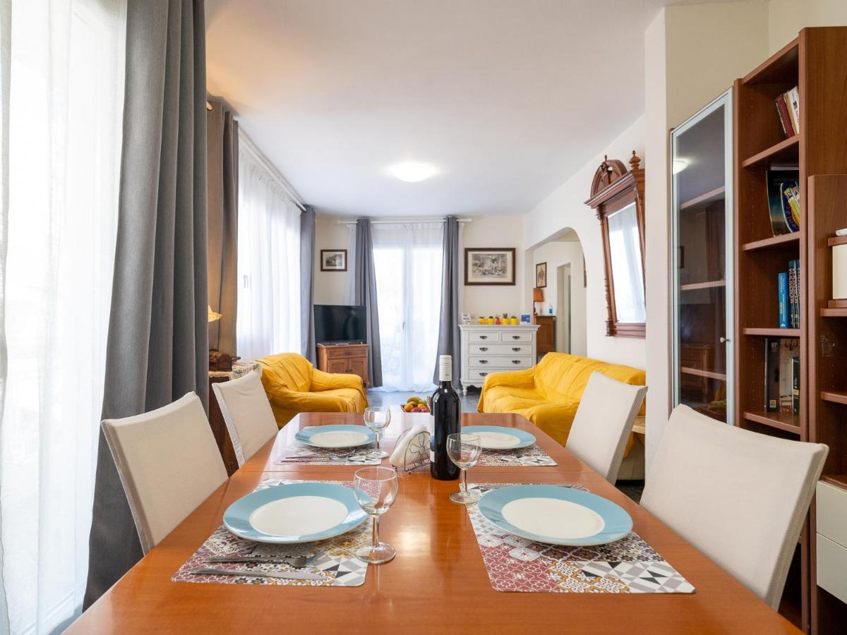Luxury Apts Center