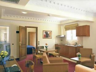 Ava And Hotel