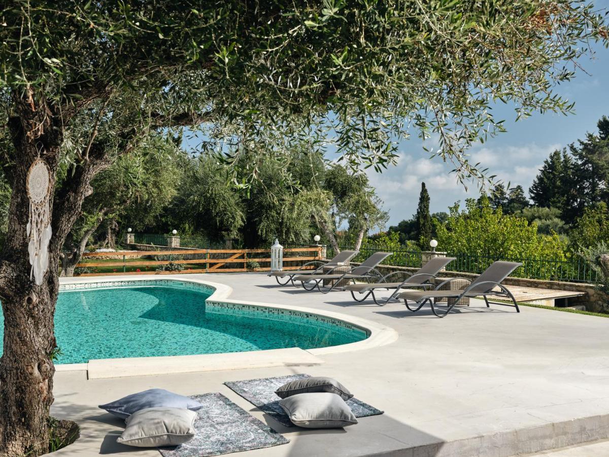 Castelletto Heated Pool Jacuzzi *