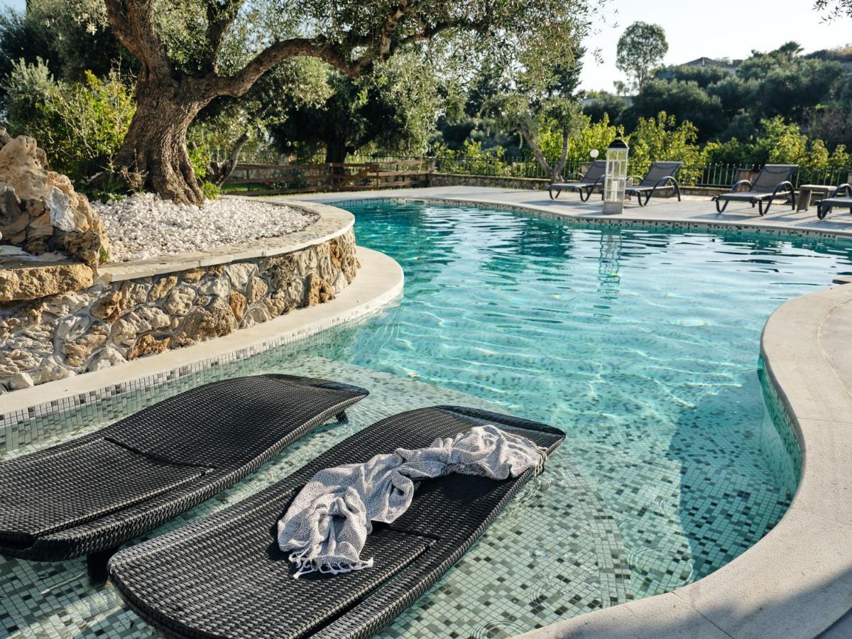 Castelletto Heated Pool Jacuzzi Villa