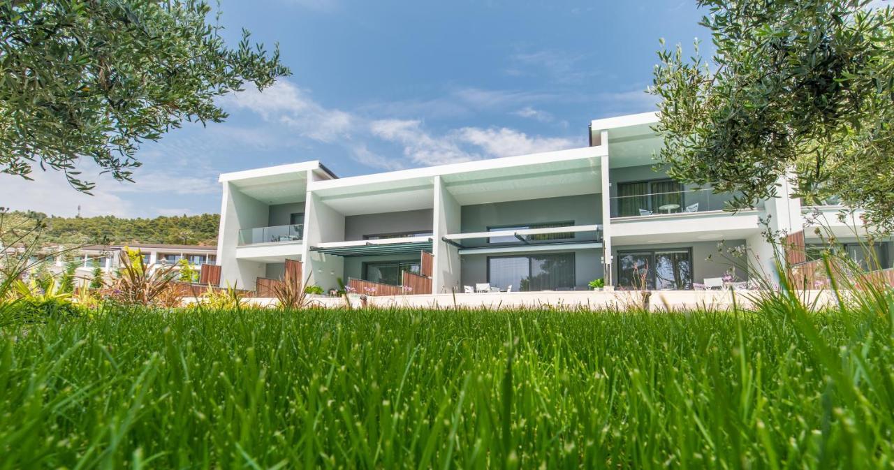 Lagomandra Luxury With Private Pools *