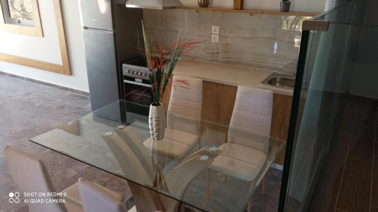 Zeus Throne Aparthotel