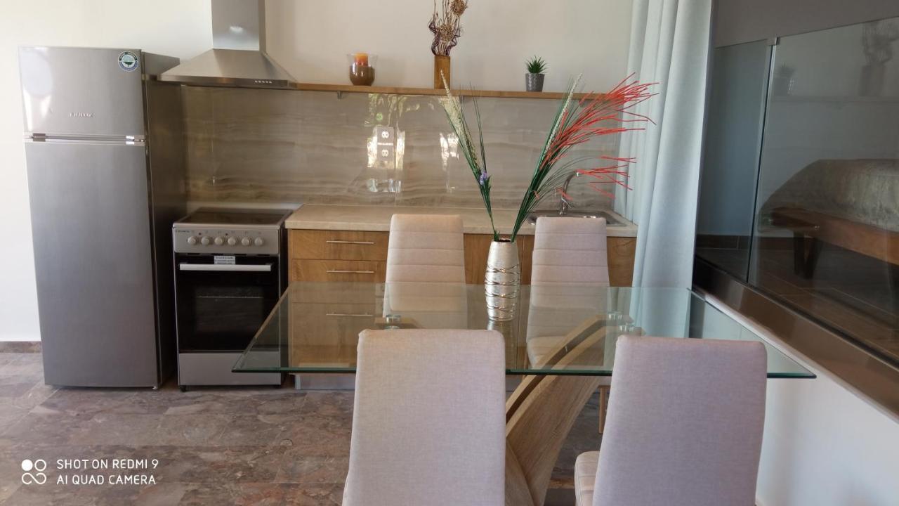 Zeus Throne Aparthotel