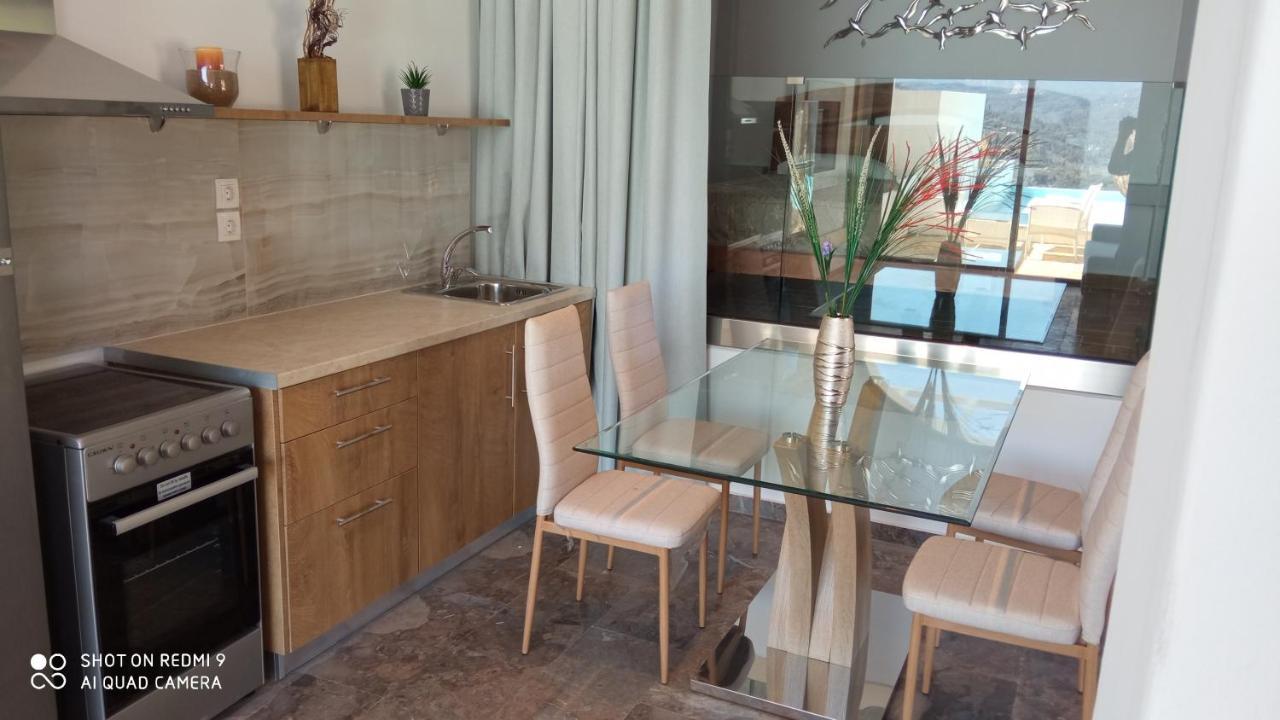 Zeus Throne Aparthotel *