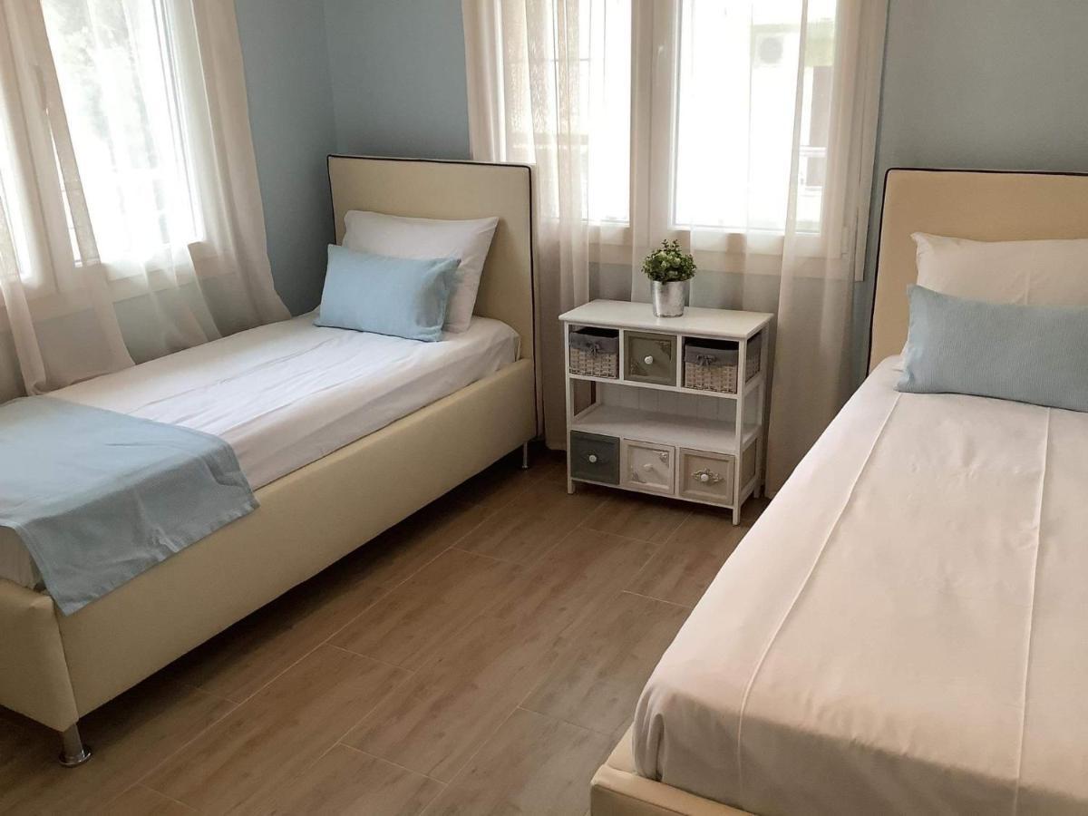 Blue & White Luxury Flogita