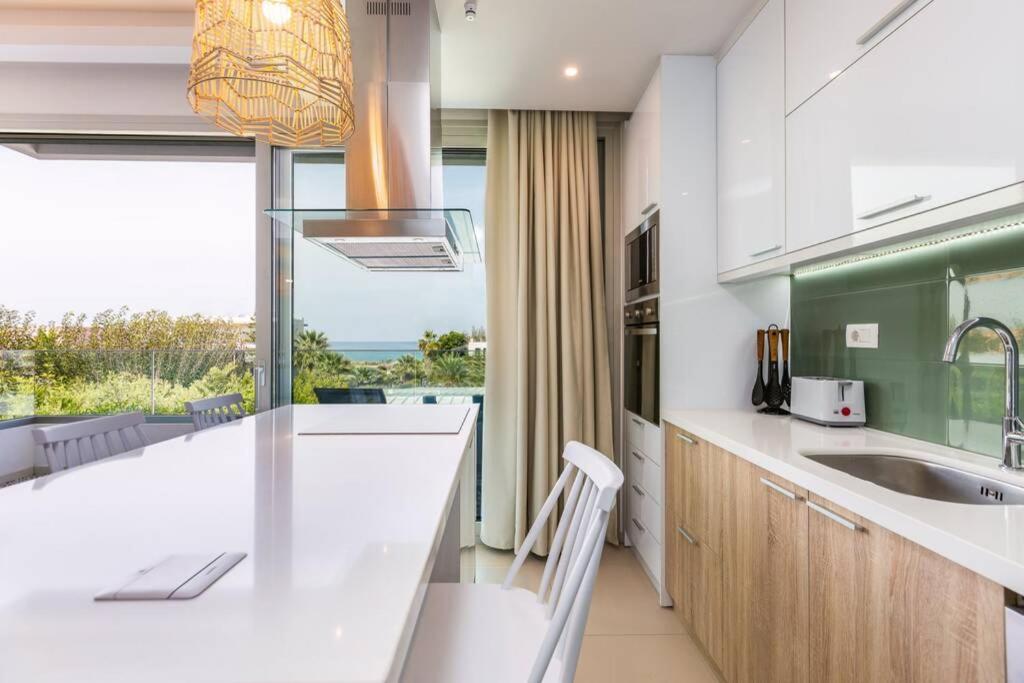 Adelhome - Sea View & Walking Distance To Beach! *