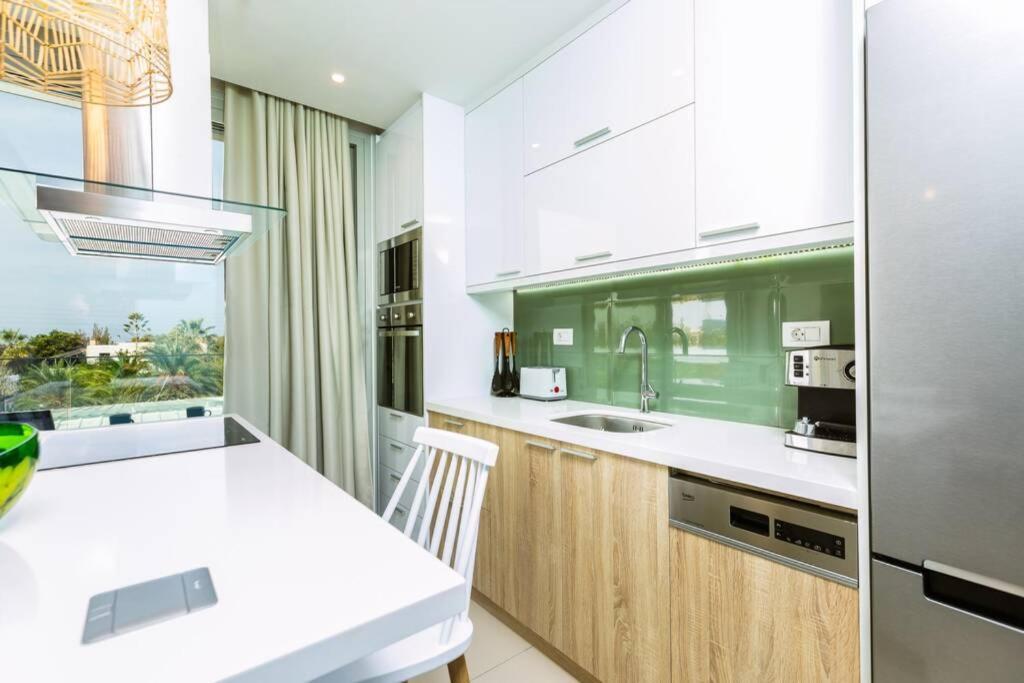 Apartment Adelhome - Sea View & Walking Distance To Beach! *