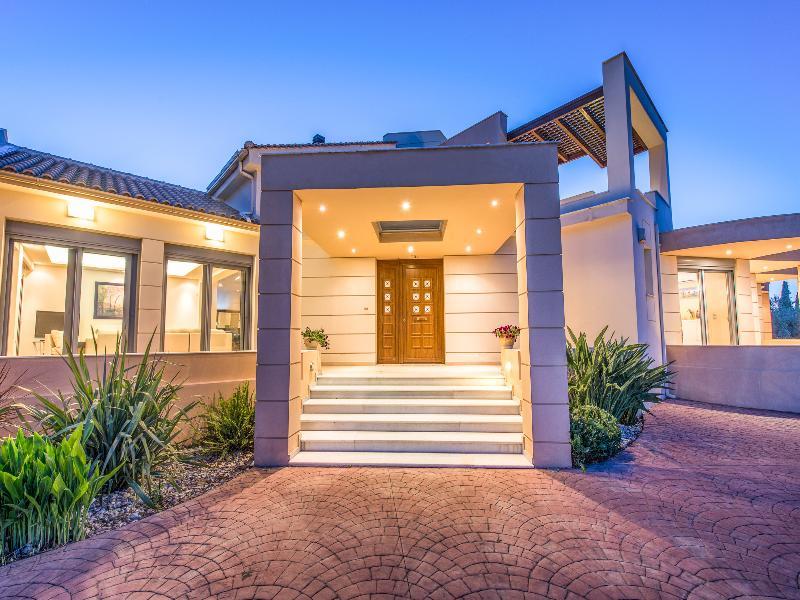 Astarte Villas - Istar Villa With Tennis Court Villa *
