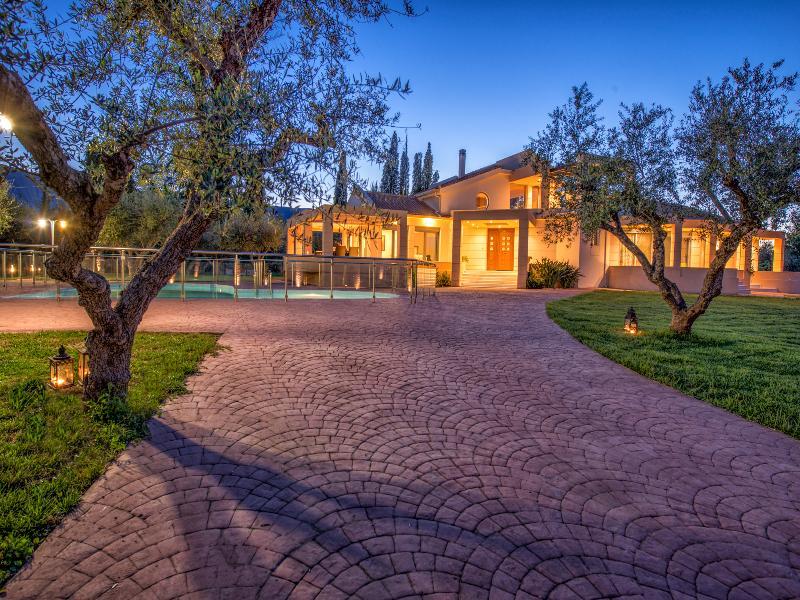 Villa Astarte Villas - Istar Villa With Tennis Court Makhairadhon
