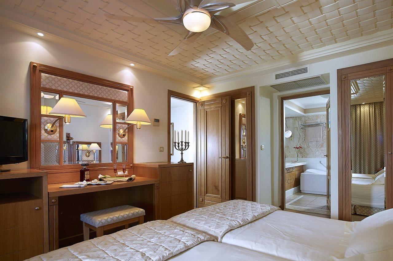 Resort Knossos Royal 5*
