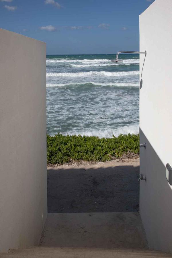 Wave, An Idyllic Seafront * Kokkini Hani