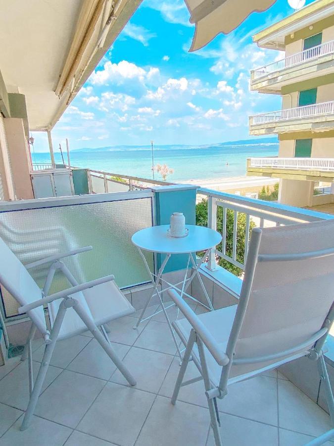 A Wonderful In Front Of The Sea! Apartment