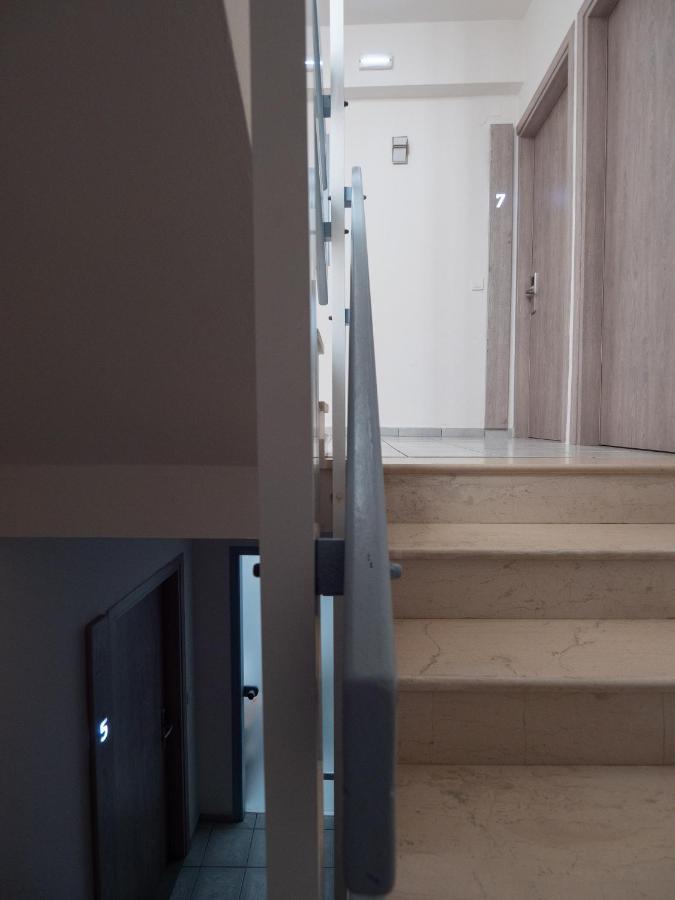 Aristo Apts