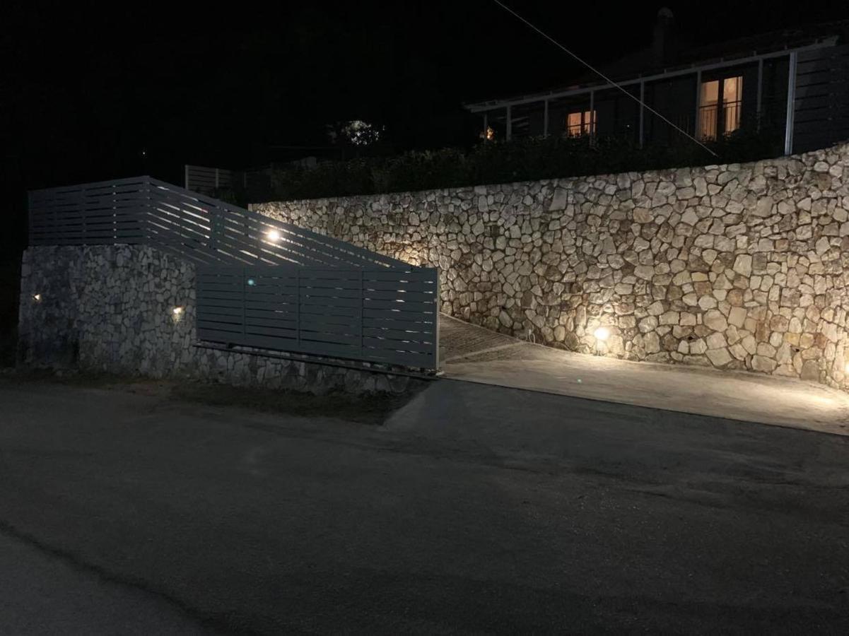 Athina Villa Angon