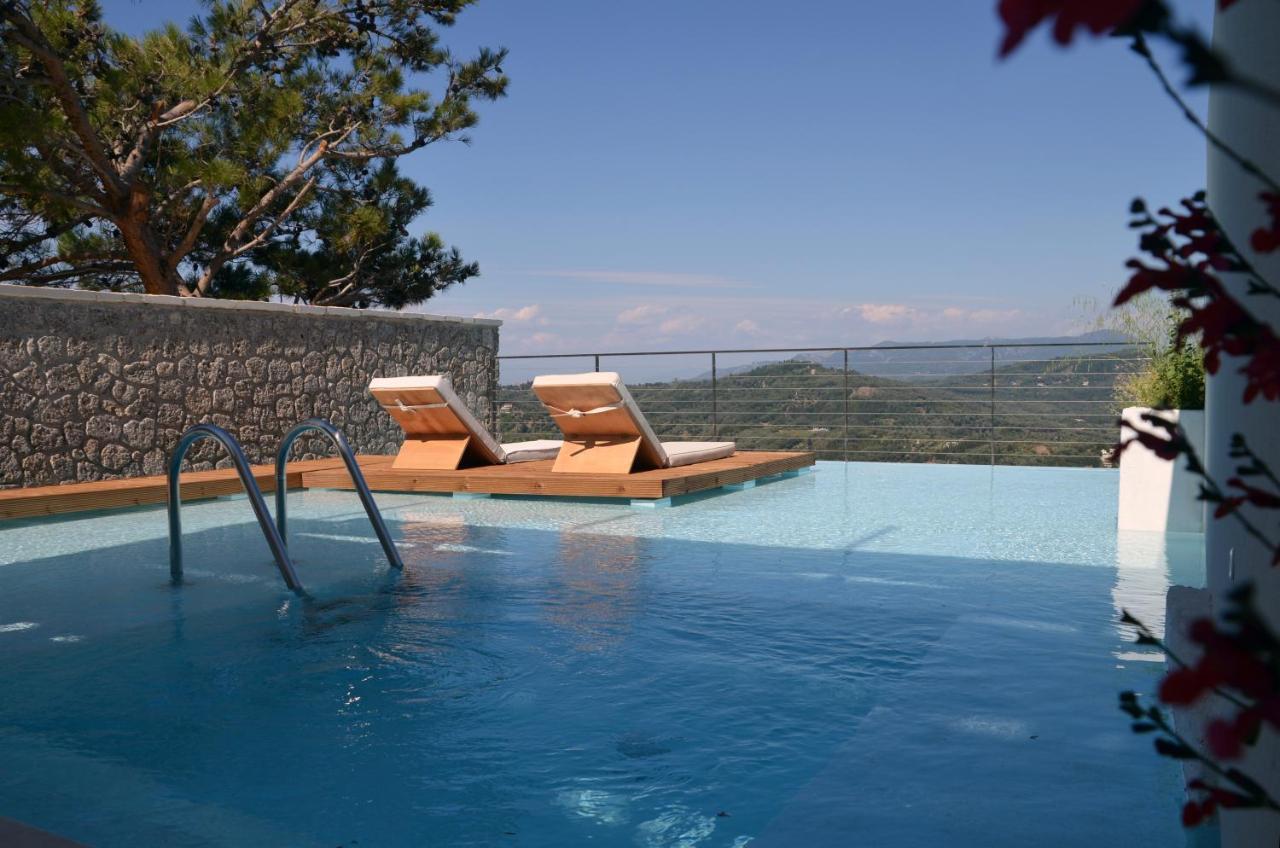 Aparthotel Zeus Throne *
