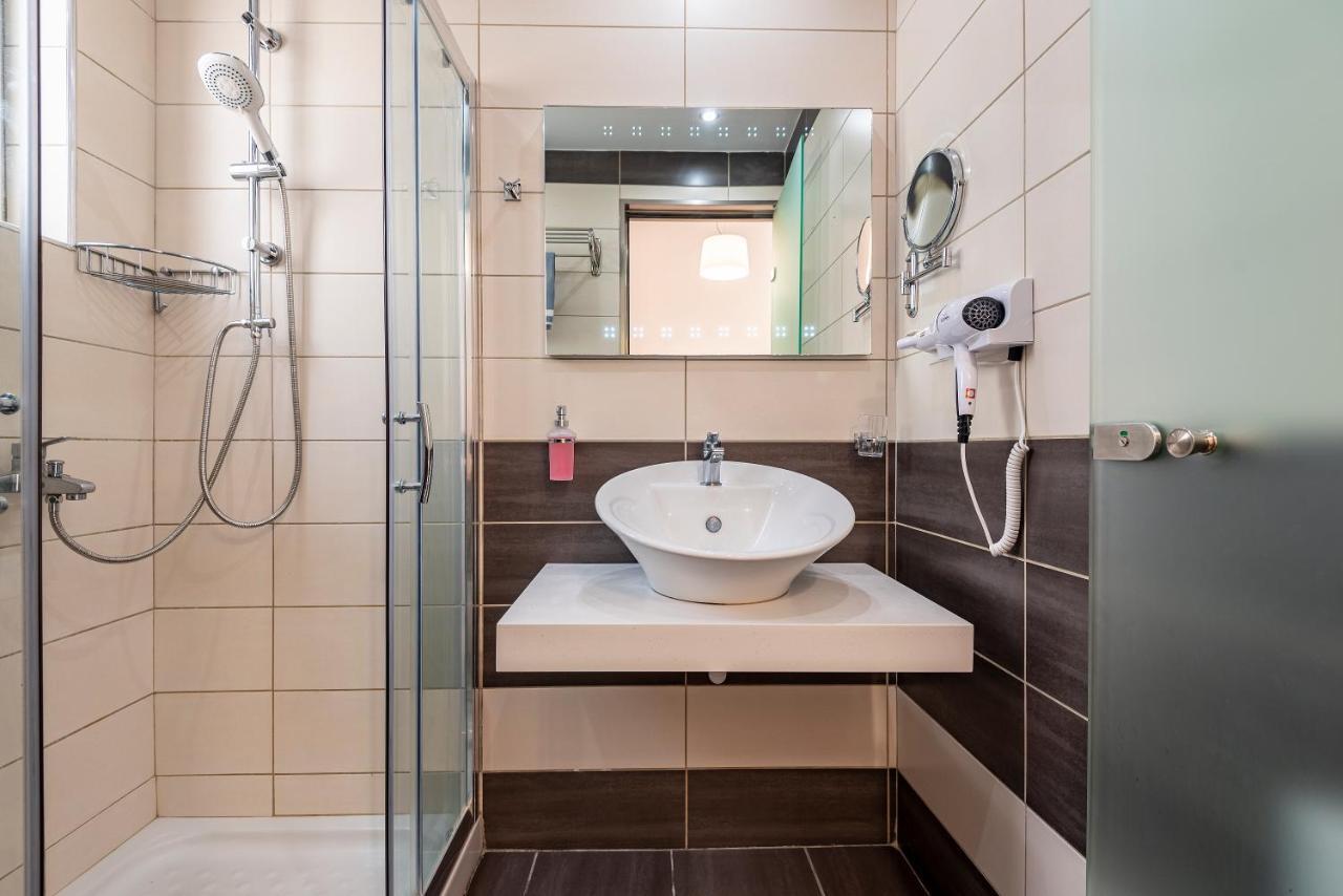 Cirillo Family Hotel-christinas Hotel 2*