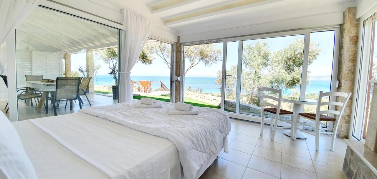 White Tennis & Apartment Pefkochori