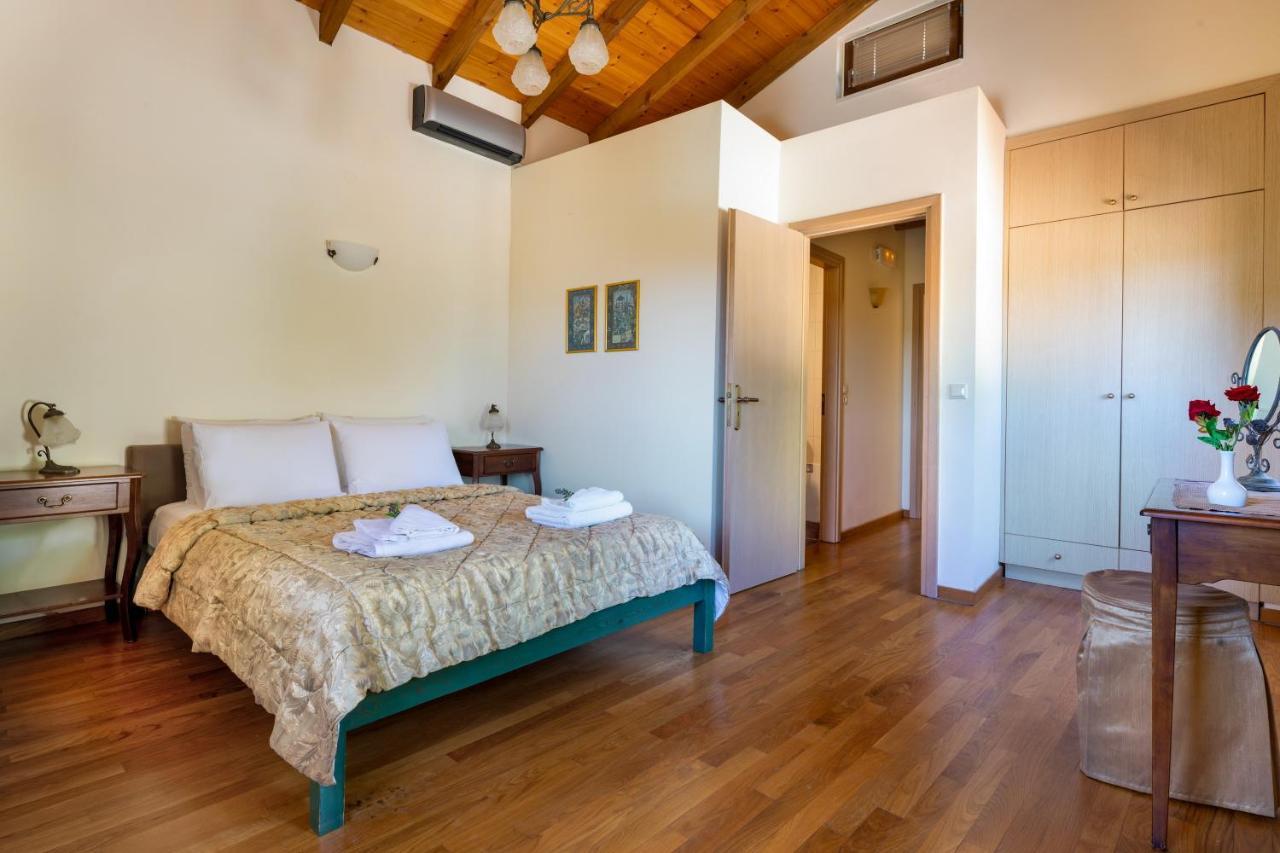 Erontas - Private Heated Jacuzzi *