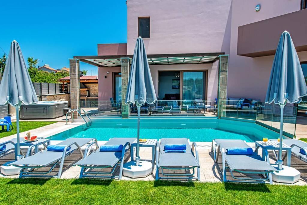Anthi, A Modern With Salted Water Pool,hot Tub & Bbq! Villa