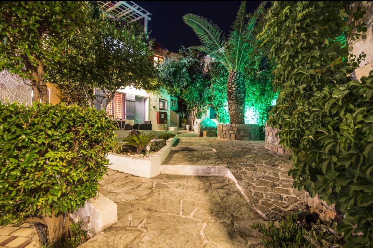 We Offer A Pleasant In A Beautiful Setting Apartment *