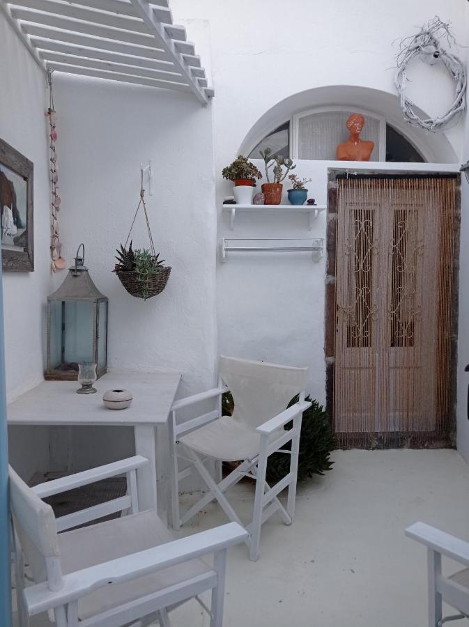 Casanova's House Emporio (Santorini)