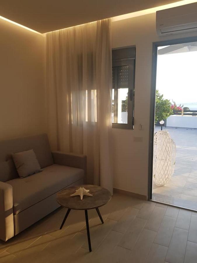 Pounedes Luxury *
