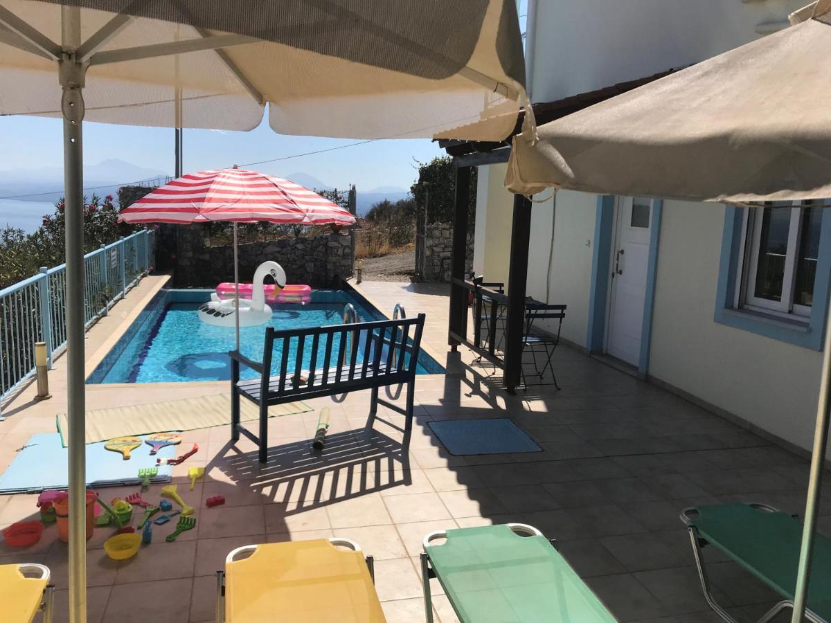 Villa Tranquil Vista Villa: Seaside Retreat With Private Pool Kefalas