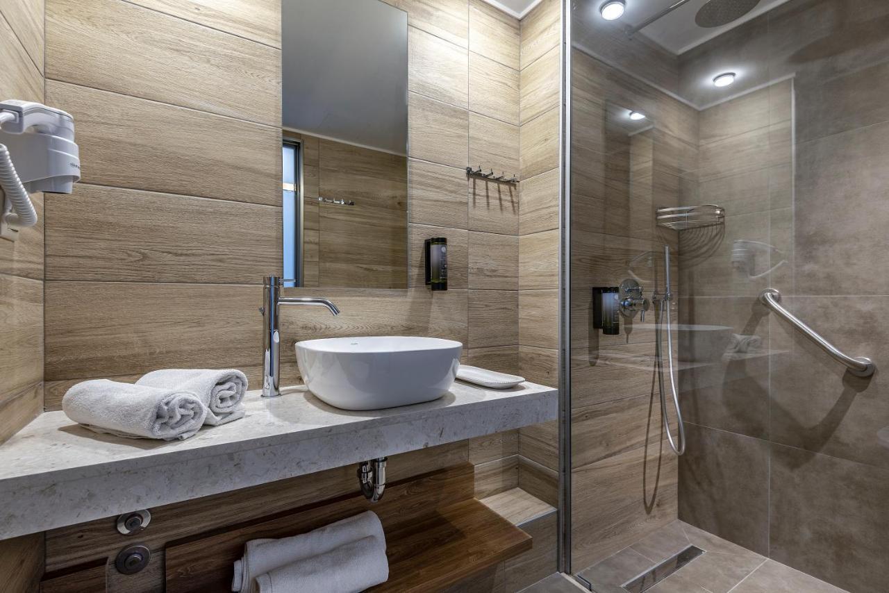 Pelopas Hotel 4*