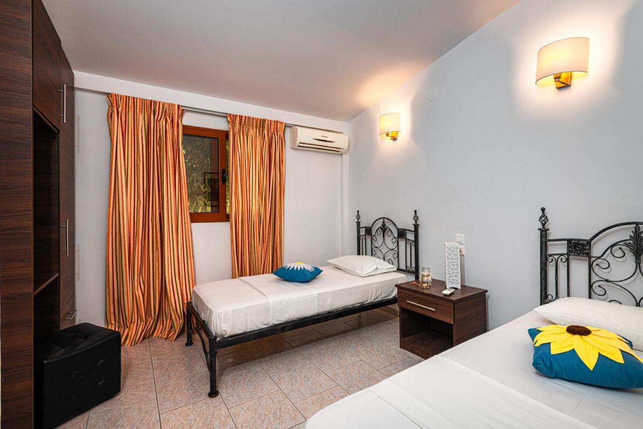 Beachfront Andriana With Mini Pool And Villa