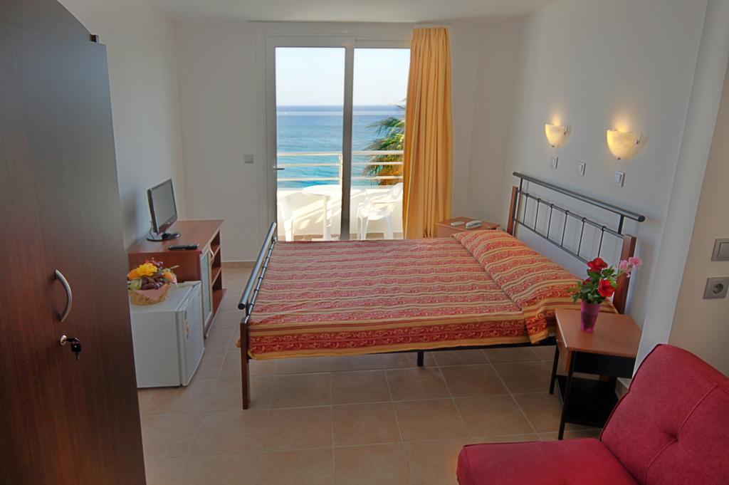 Ilyssion Hotel 2*