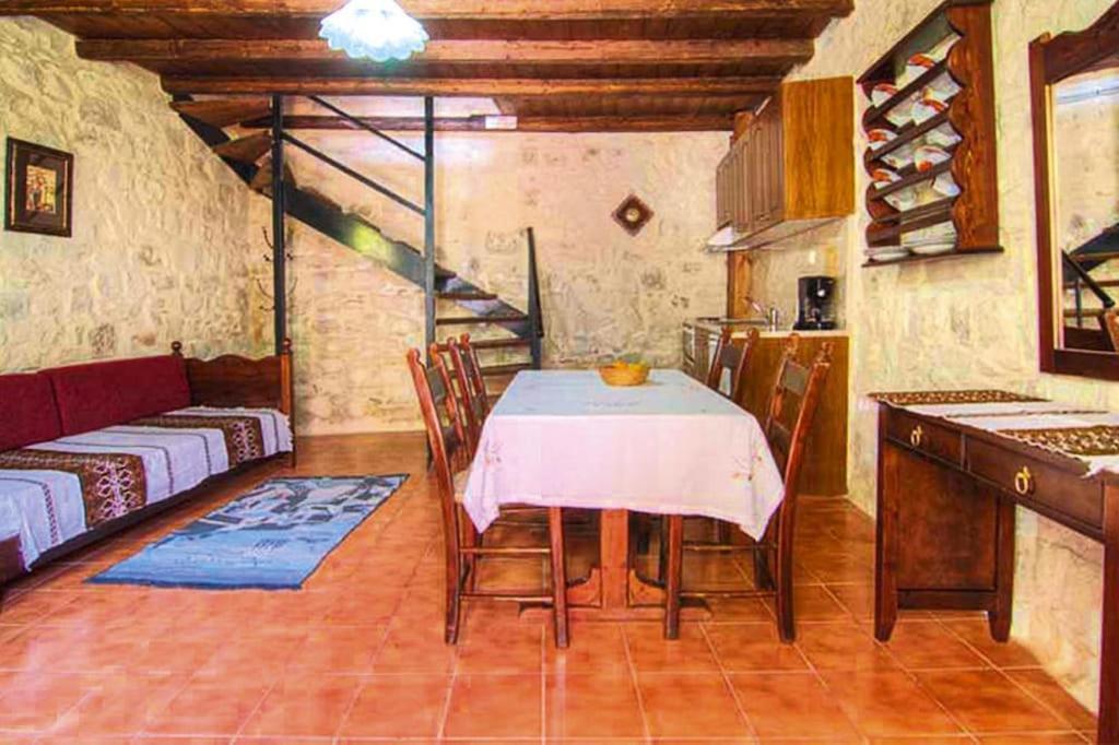 Homes Mayoralas, Periana Bali (Crete)